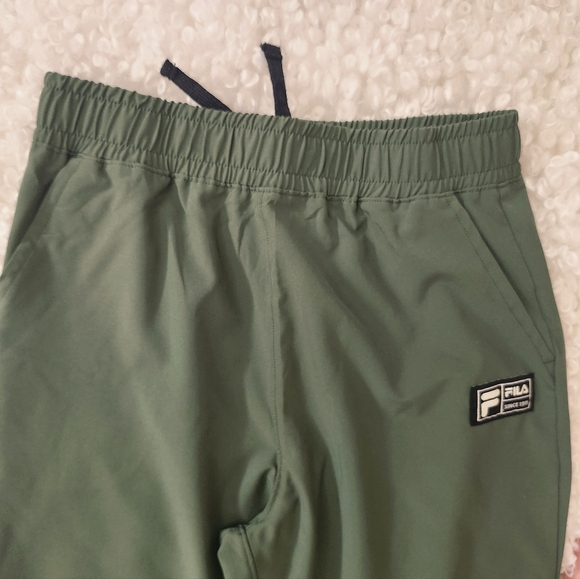 BNWOT Fila Kids' Youth Olive Green Leitweight Jogger Pants  Size US 14–16 Activ - Picture 10 of 10